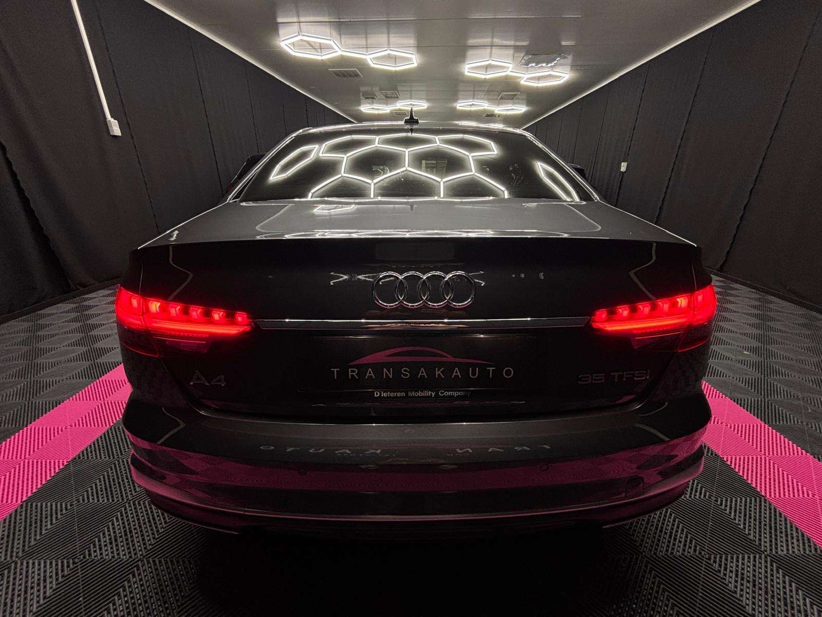 Audi A4 A4 35 TFSI/ S line/ 1er Prop / carnet complet