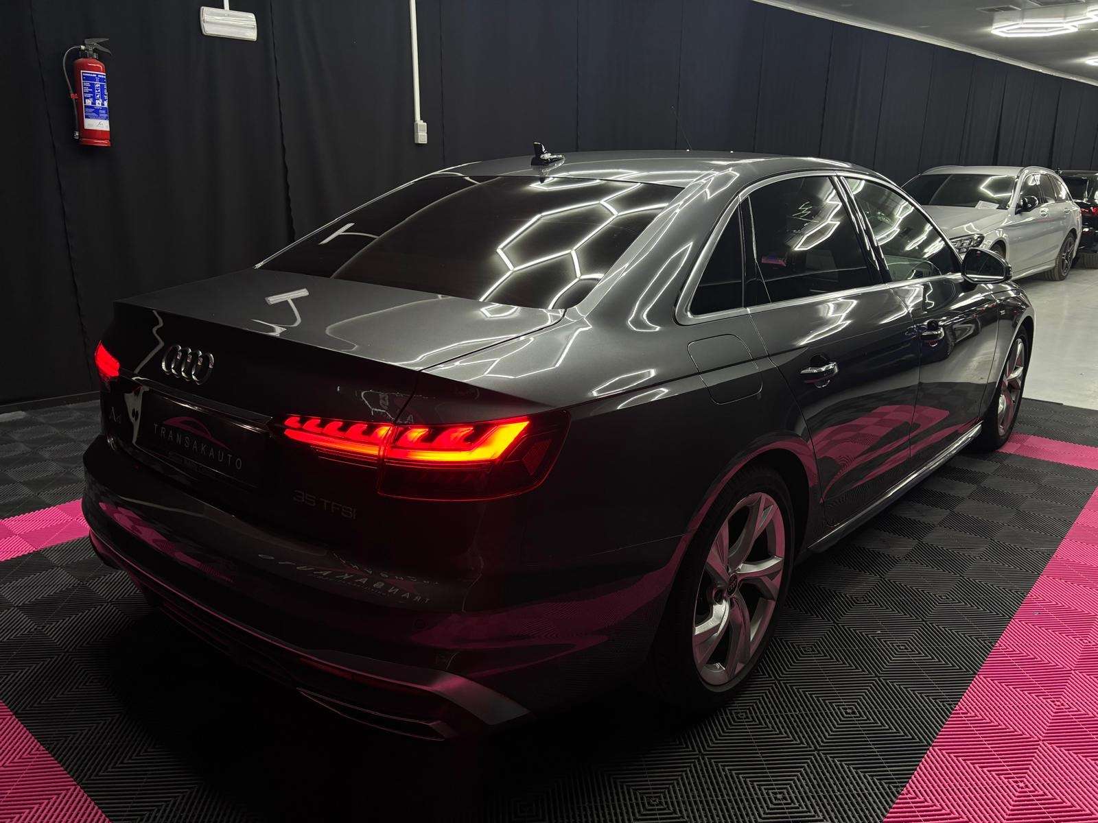 Audi A4 A4 35 TFSI/ S line/ 1er Prop / carnet complet