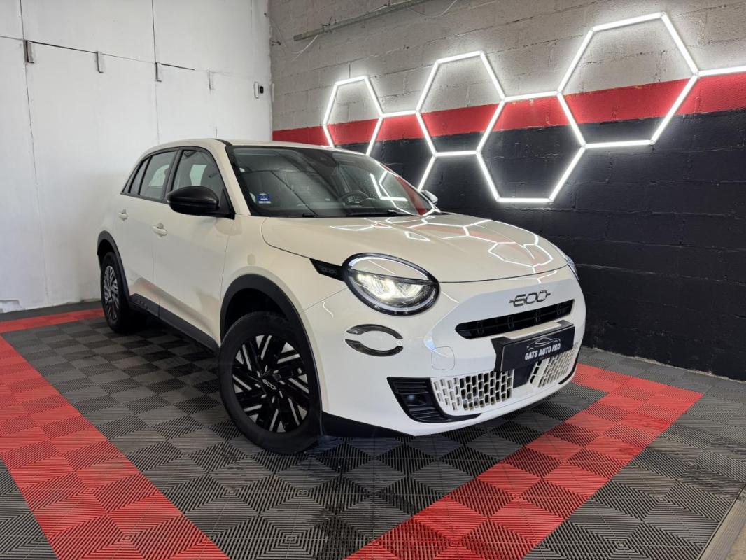 Fiat 600 1.2 Hybrid - 100 BV DCT 2023 BERLINE 1ERE MAIN