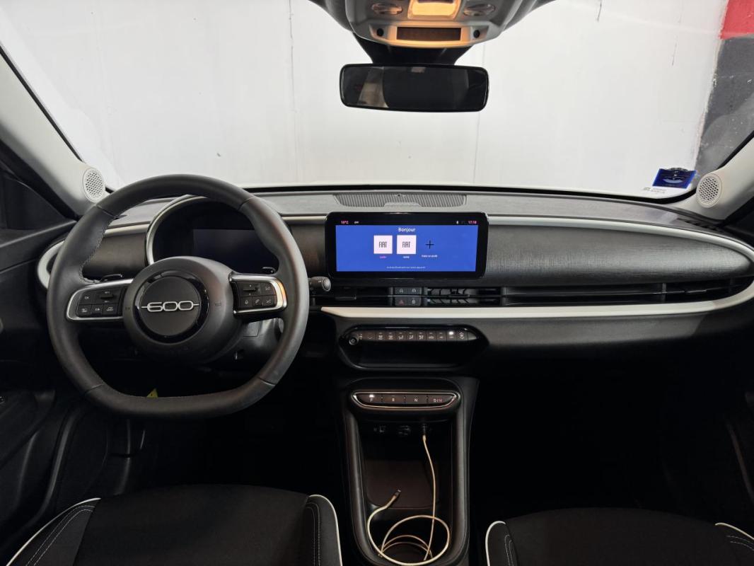 Fiat 600 1.2 Hybrid - 100 BV DCT 2023 BERLINE 1ERE MAIN