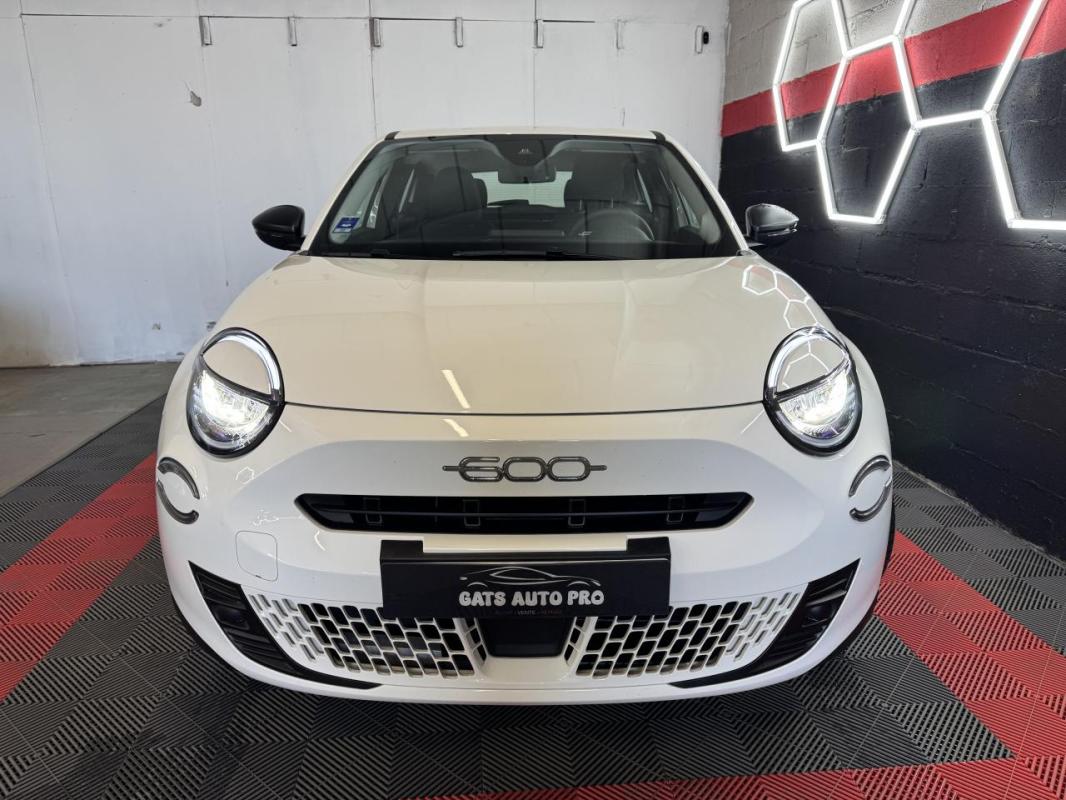 Fiat 600 1.2 Hybrid - 100 BV DCT 2023 BERLINE 1ERE MAIN