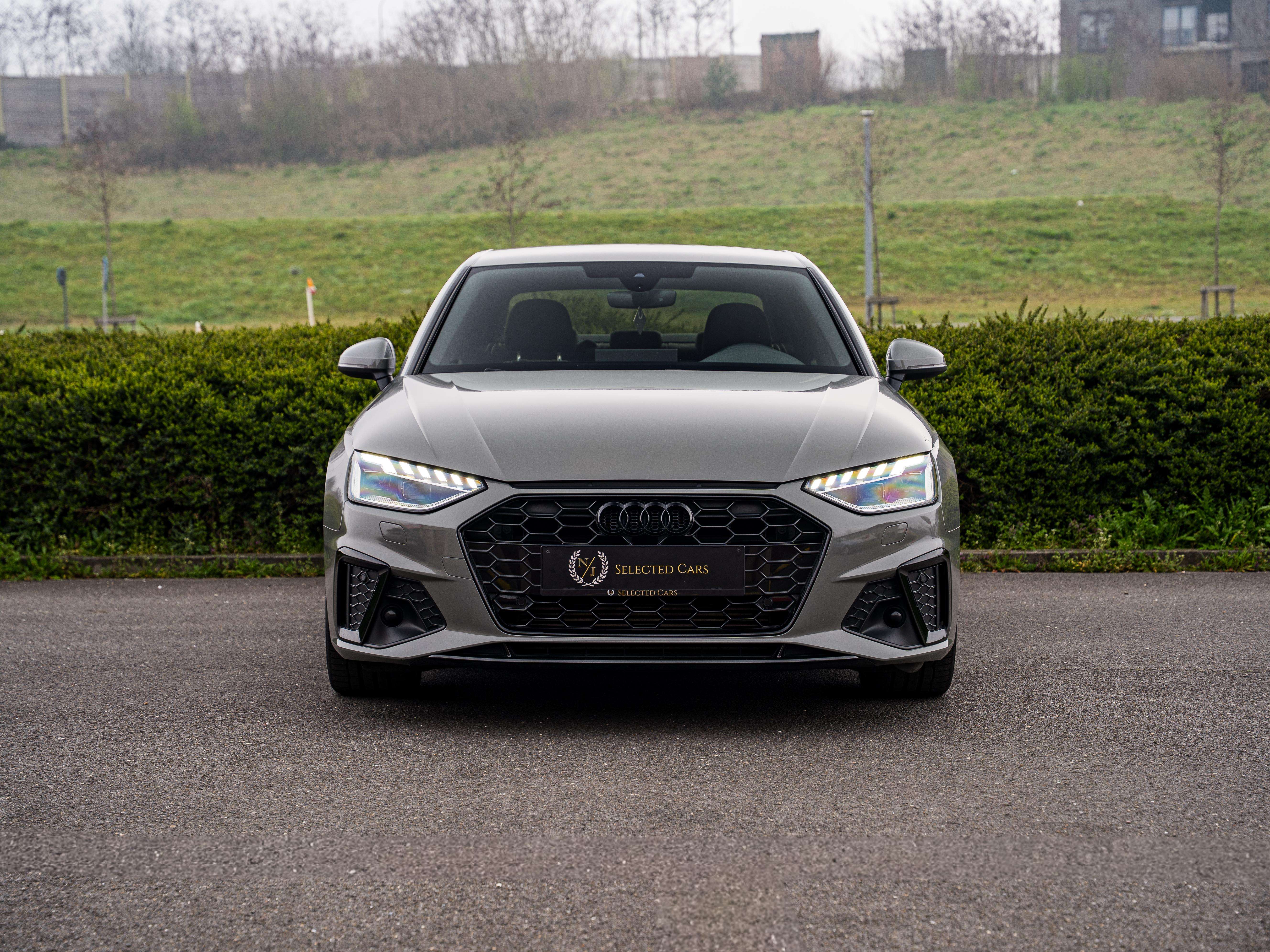Audi A4 *S-Line*Matrix*Carplay*Virtual Cockpit*CornerLight