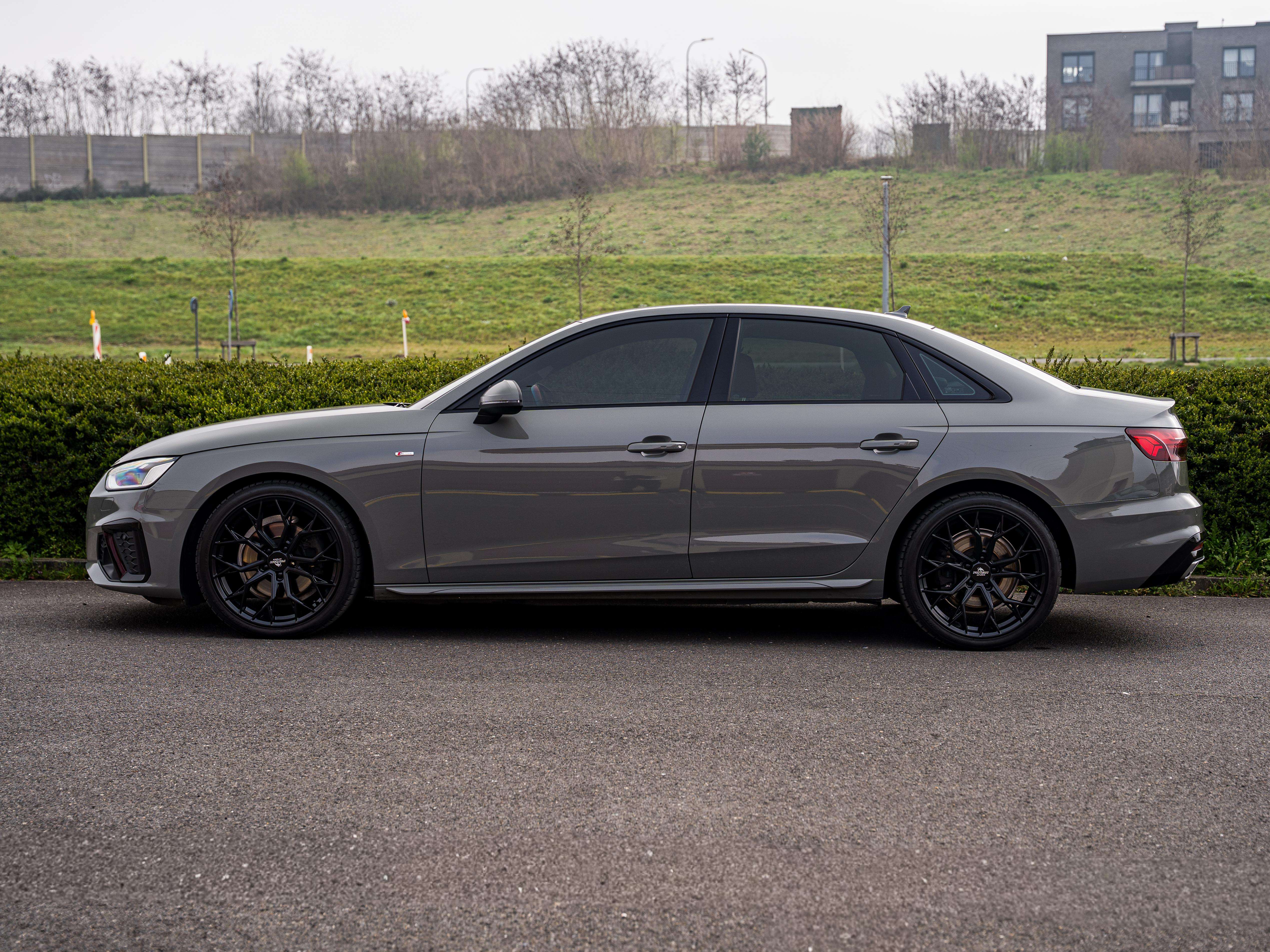 Audi A4 *S-Line*Matrix*Carplay*Virtual Cockpit*CornerLight