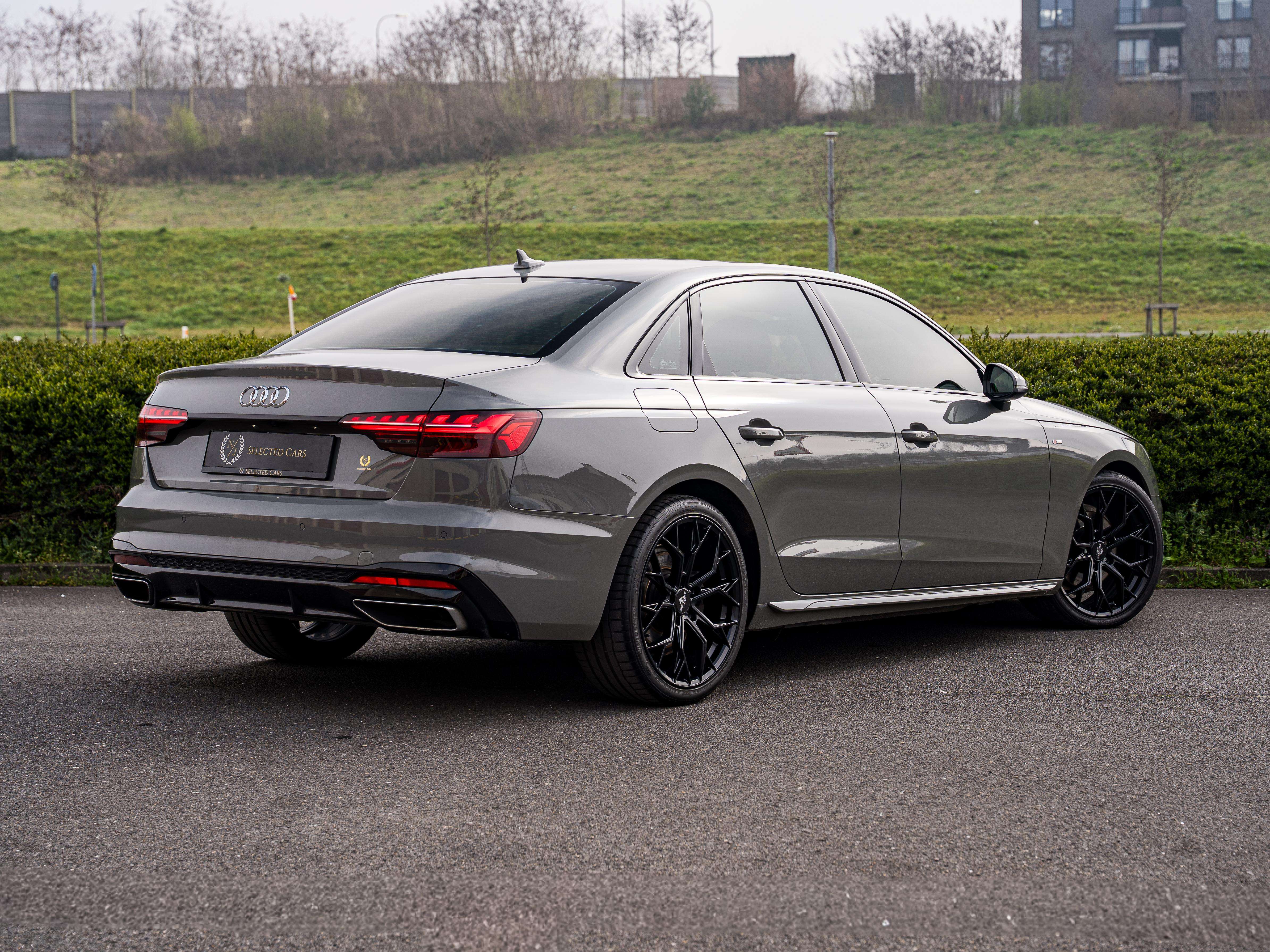 Audi A4 *S-Line*Matrix*Carplay*Virtual Cockpit*CornerLight