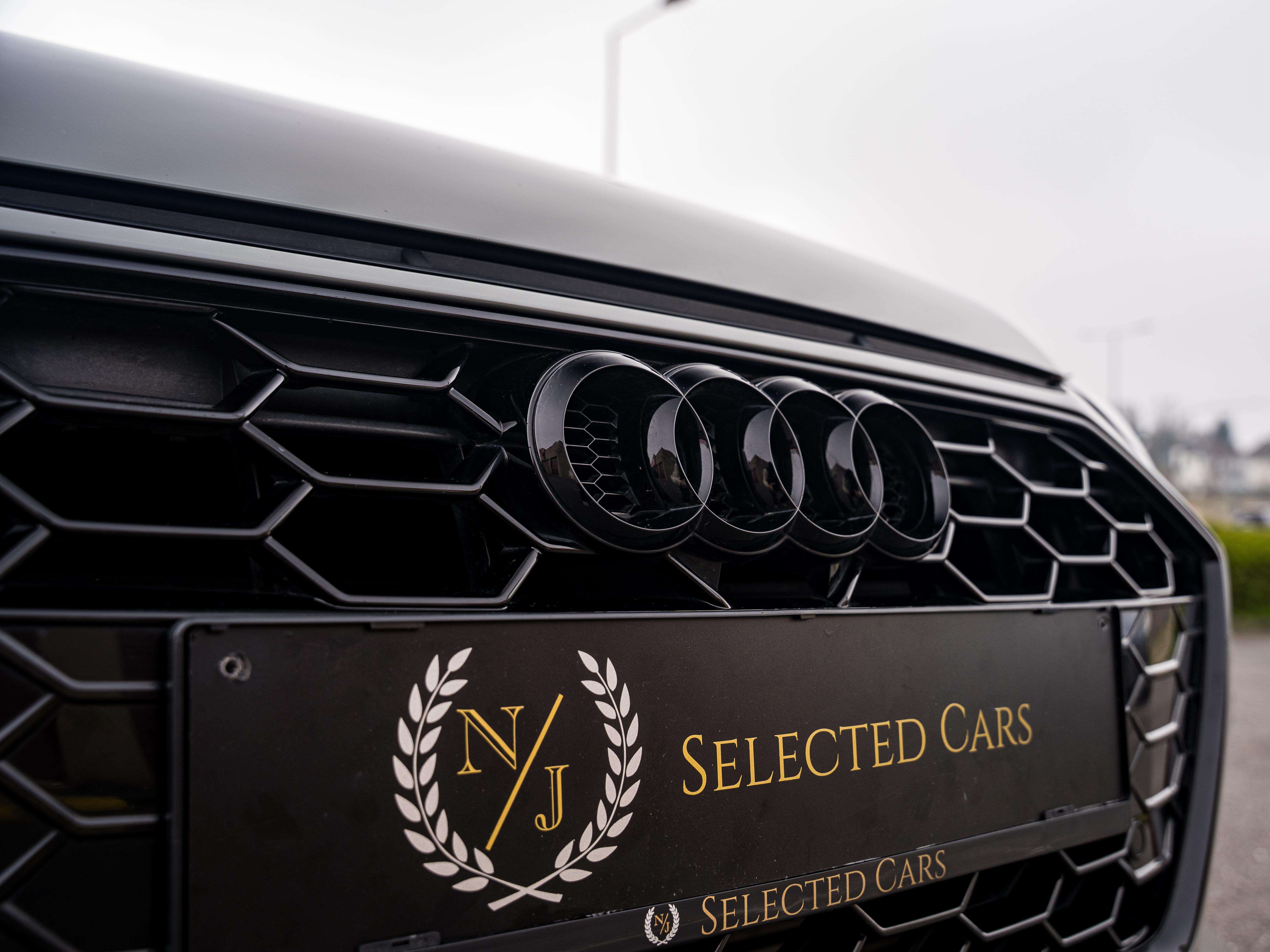 Audi A4 *S-Line*Matrix*Carplay*Virtual Cockpit*CornerLight
