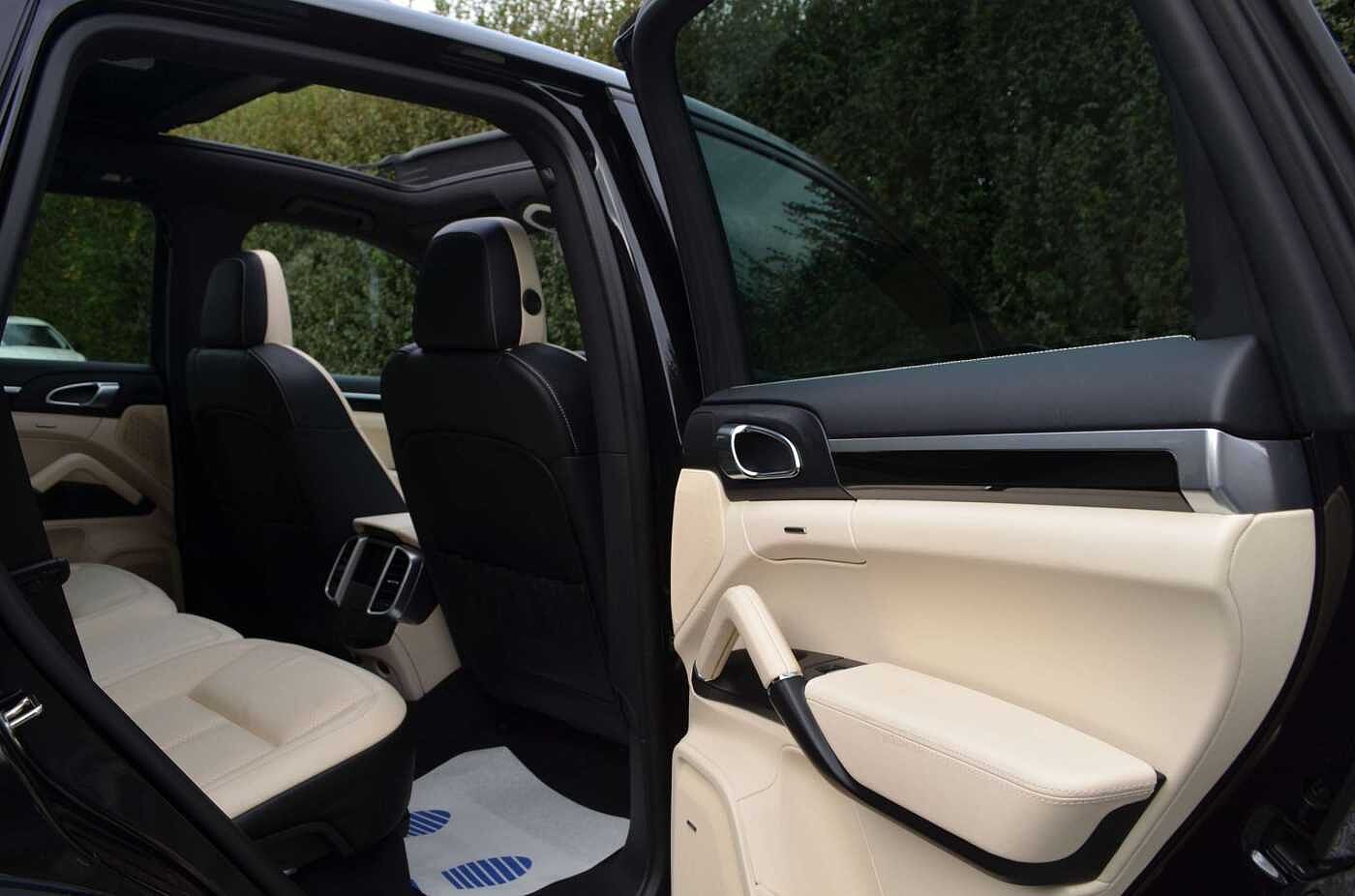 Porsche Cayenne 3,0 Diesel Platinum Edition * PANO * BOSE *21 INCH