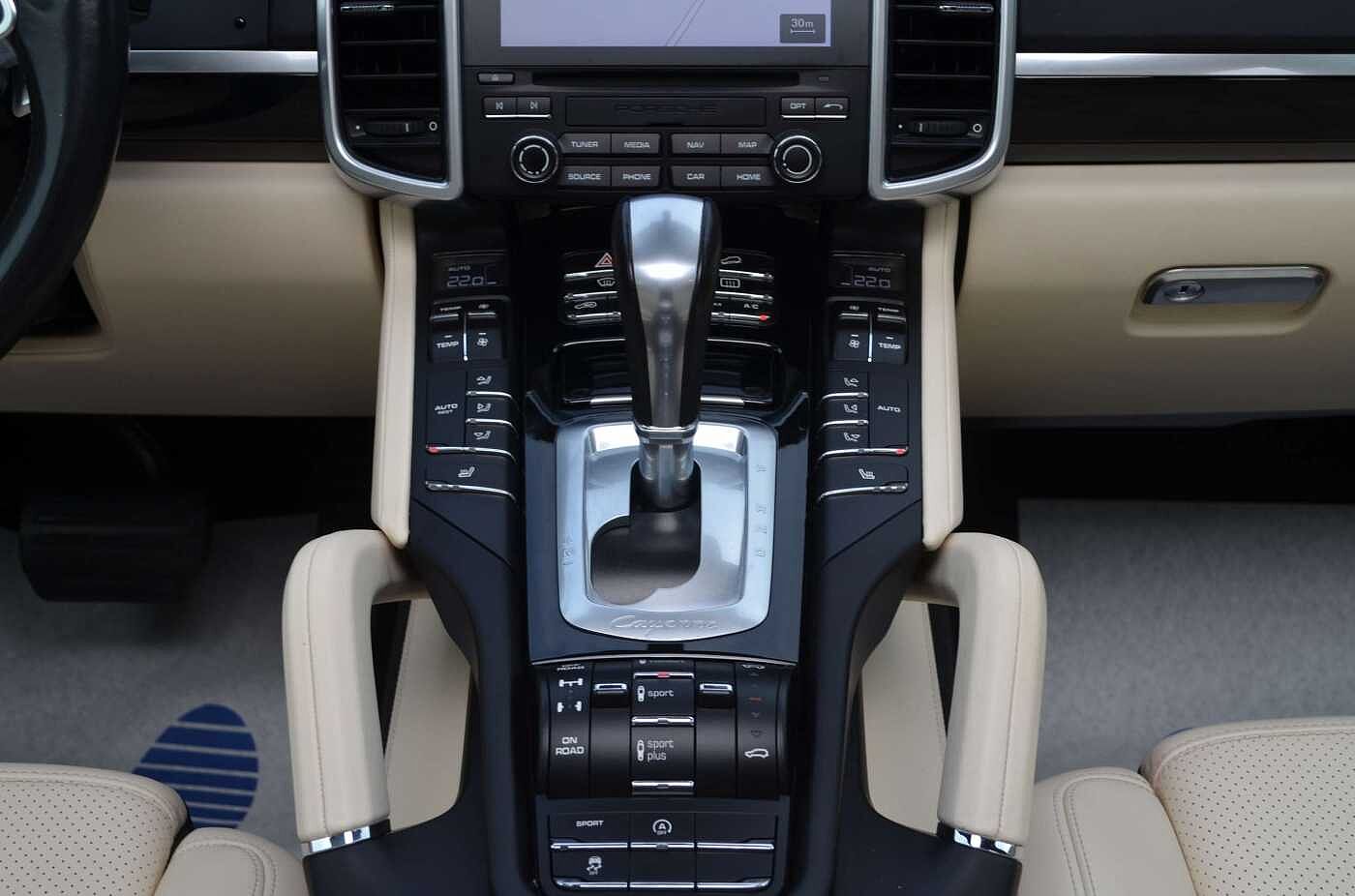 Porsche Cayenne 3,0 Diesel Platinum Edition * PANO * BOSE *21 INCH