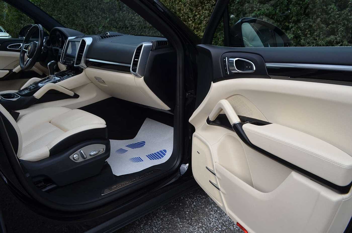 Porsche Cayenne 3,0 Diesel Platinum Edition * PANO * BOSE *21 INCH