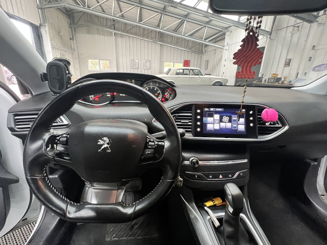 Peugeot 308 1.2 PURETECH ALLURE 130 ch EAT6 6.0 CV