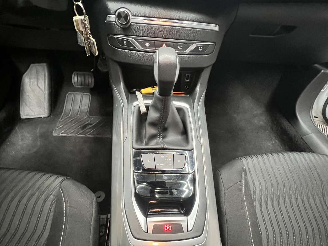 Peugeot 308 1.2 PURETECH ALLURE 130 ch EAT6 6.0 CV
