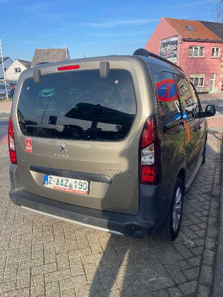 Peugeot Partner Tepee (2) D2 120 MOMENTUM GEARTRONIC 6