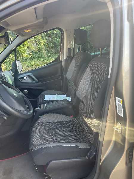 Peugeot Partner Tepee (2) D2 120 MOMENTUM GEARTRONIC 6
