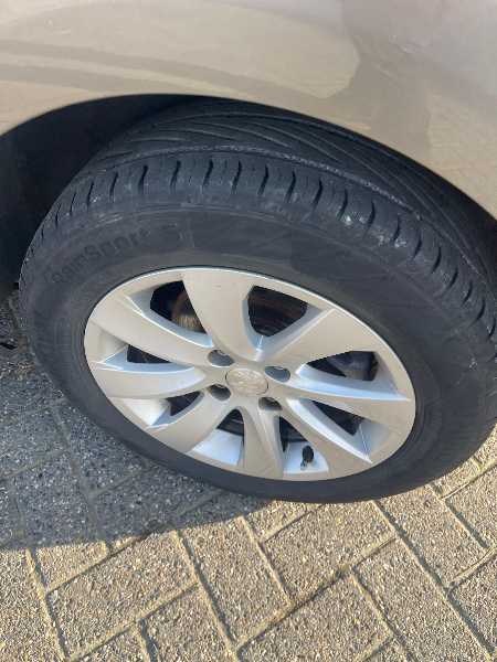 Peugeot Partner Tepee (2) D2 120 MOMENTUM GEARTRONIC 6