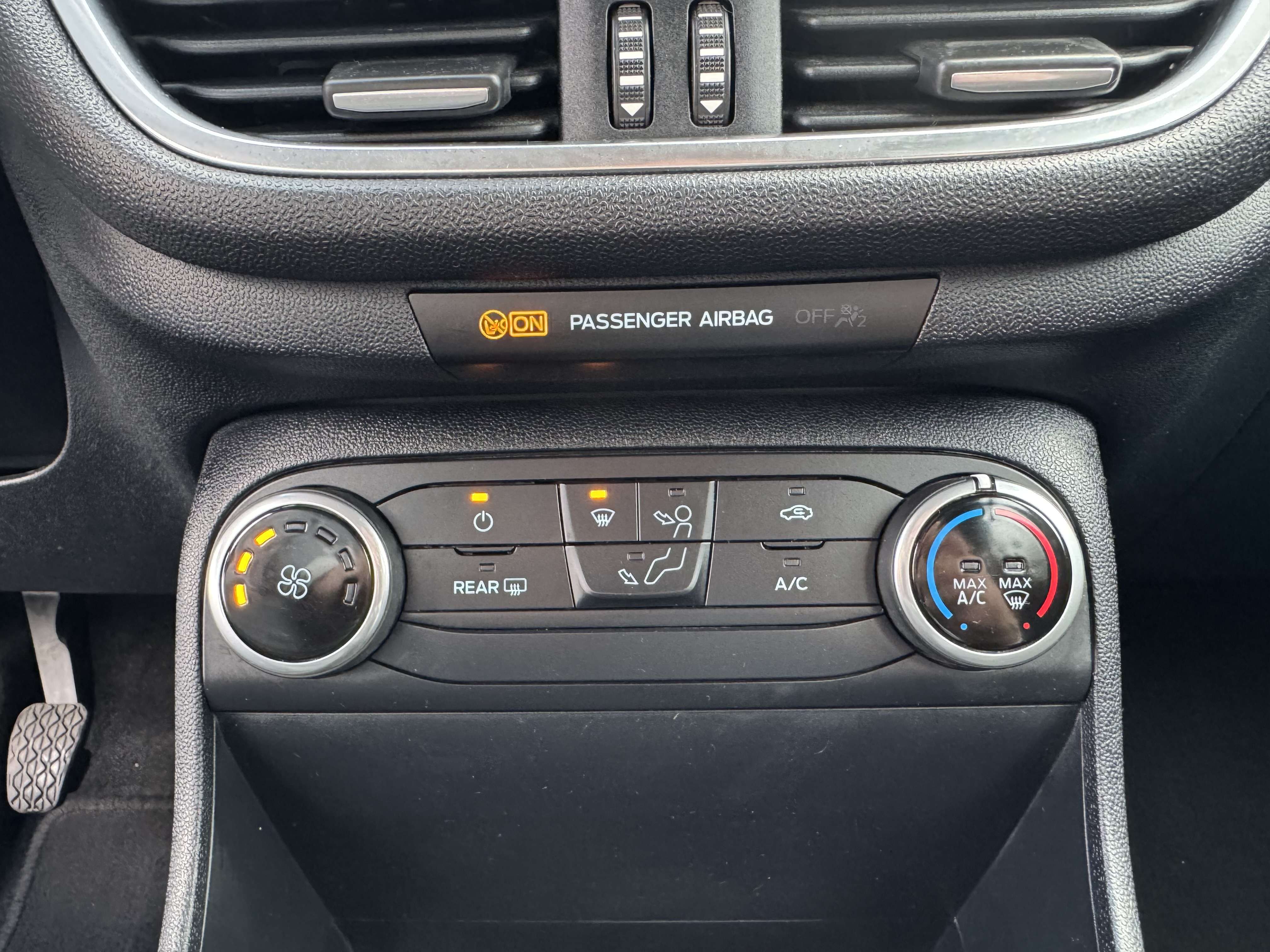 Ford Fiesta 1.0 EcoB. Connected / 6D / CARPLAY /  AIRCO / LED
