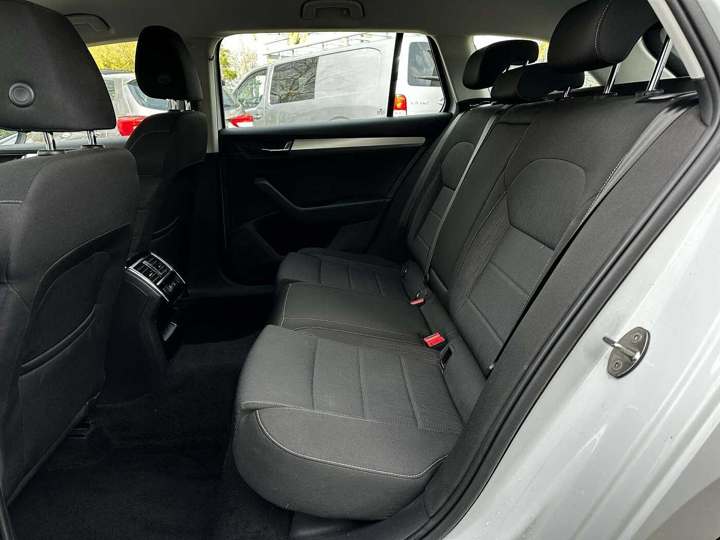 SKODA Superb Combi SW 1.6 CR TDi Ambition CARPLAY/CAMERA/EXPORT