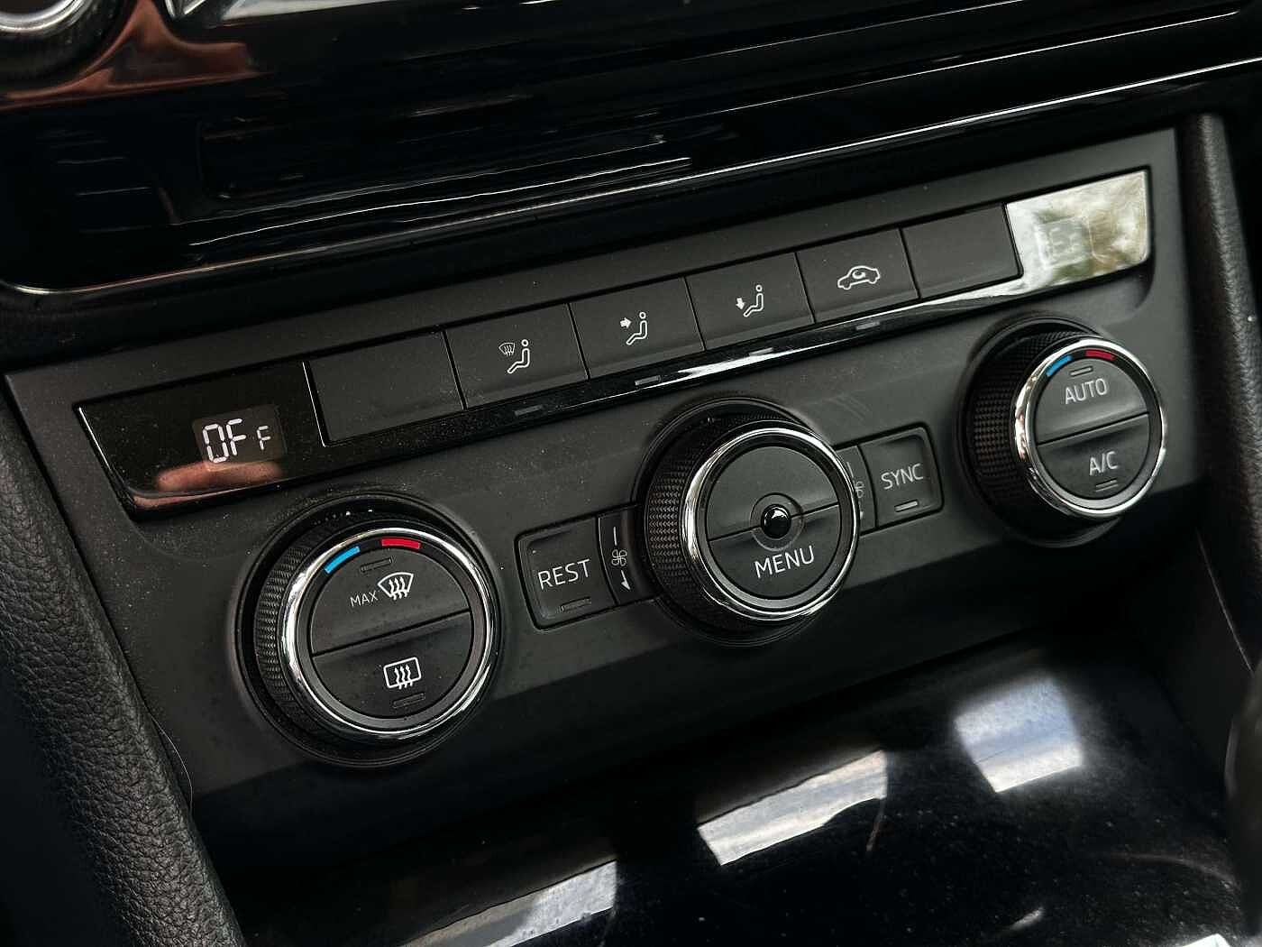 SKODA Superb Combi SW 1.6 CR TDi Ambition CARPLAY/CAMERA/EXPORT