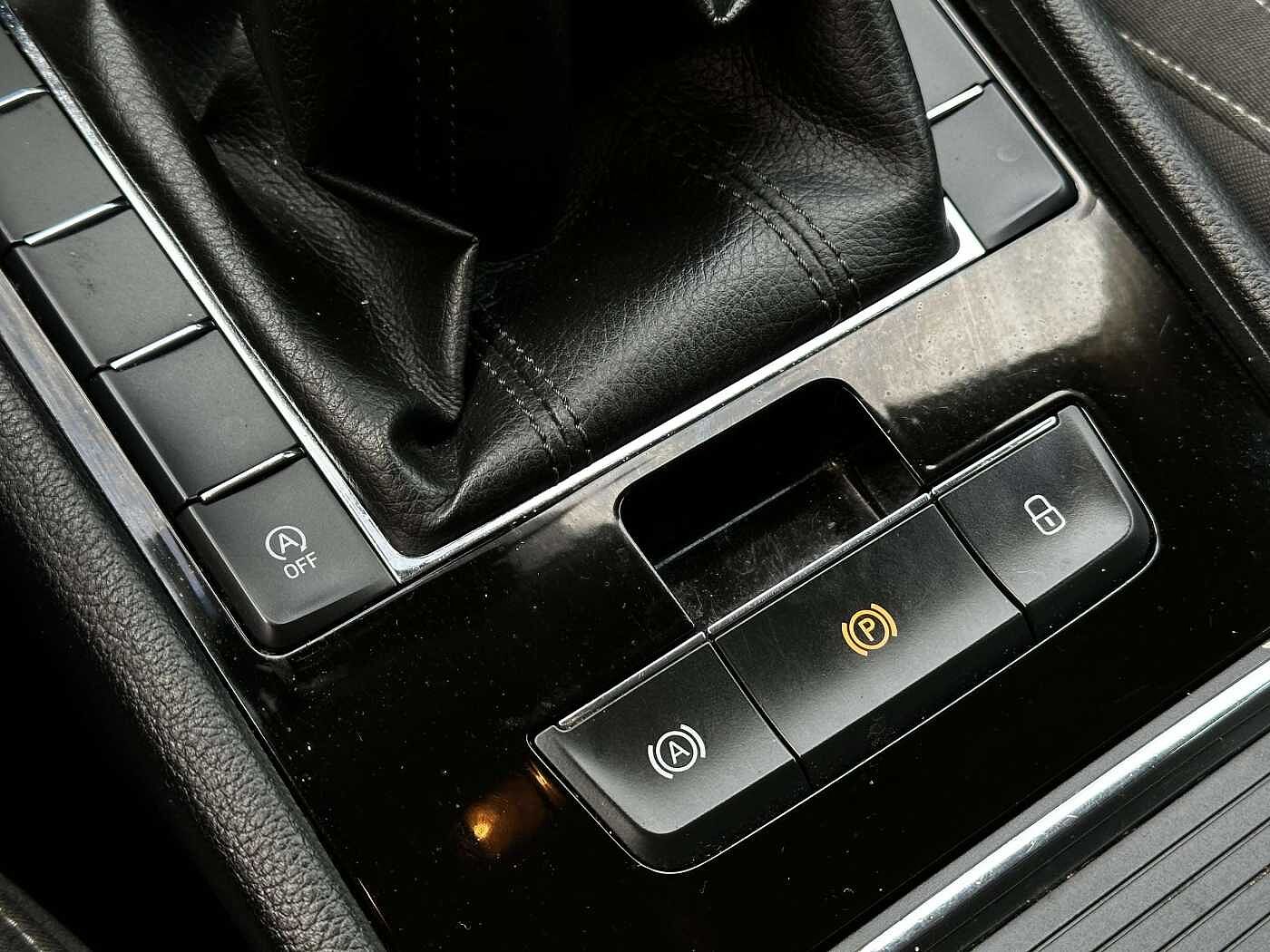 SKODA Superb Combi SW 1.6 CR TDi Ambition CARPLAY/CAMERA/EXPORT