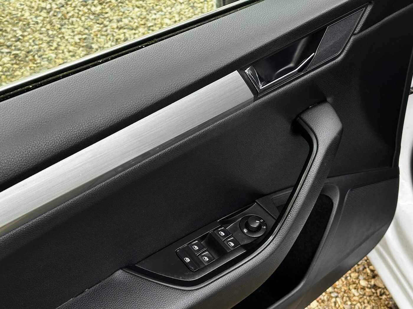 SKODA Superb Combi SW 1.6 CR TDi Ambition CARPLAY/CAMERA/EXPORT
