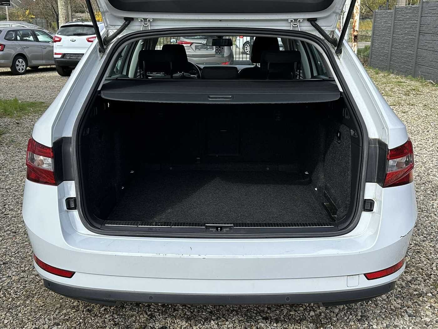 SKODA Superb Combi SW 1.6 CR TDi Ambition CARPLAY/CAMERA/EXPORT