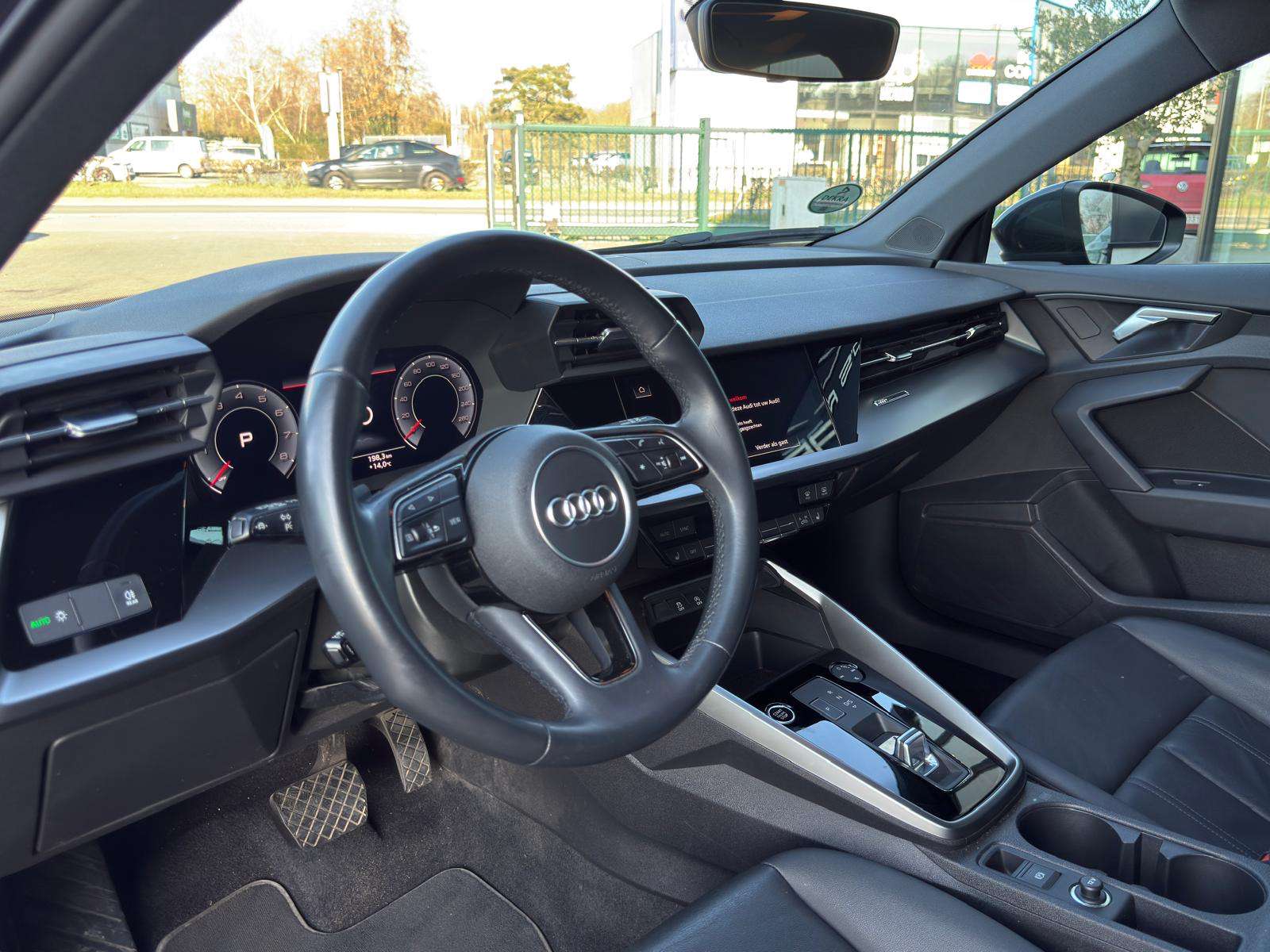 Audi A3 30 TSI 5 deurs S-Tronic Sport Line Leder  !!!