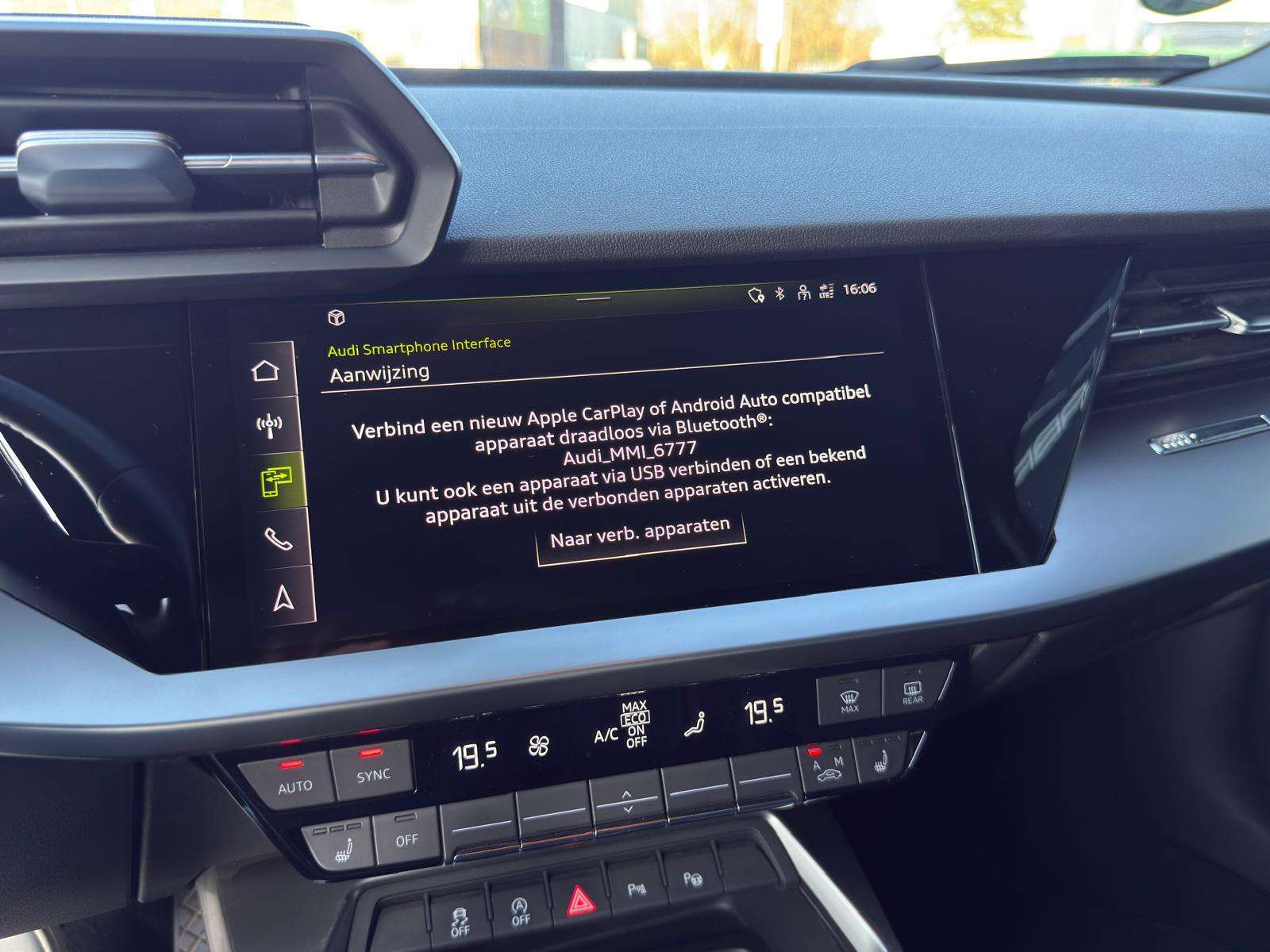 Audi A3 30 TSI 5 deurs S-Tronic Sport Line Leder  !!!