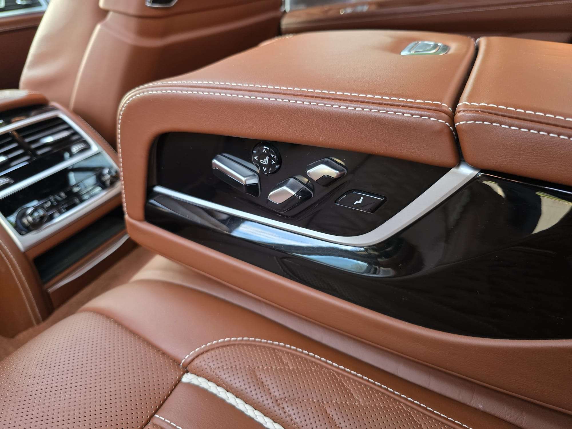 BMW 745 745eAS PHEV OPF - Full Option