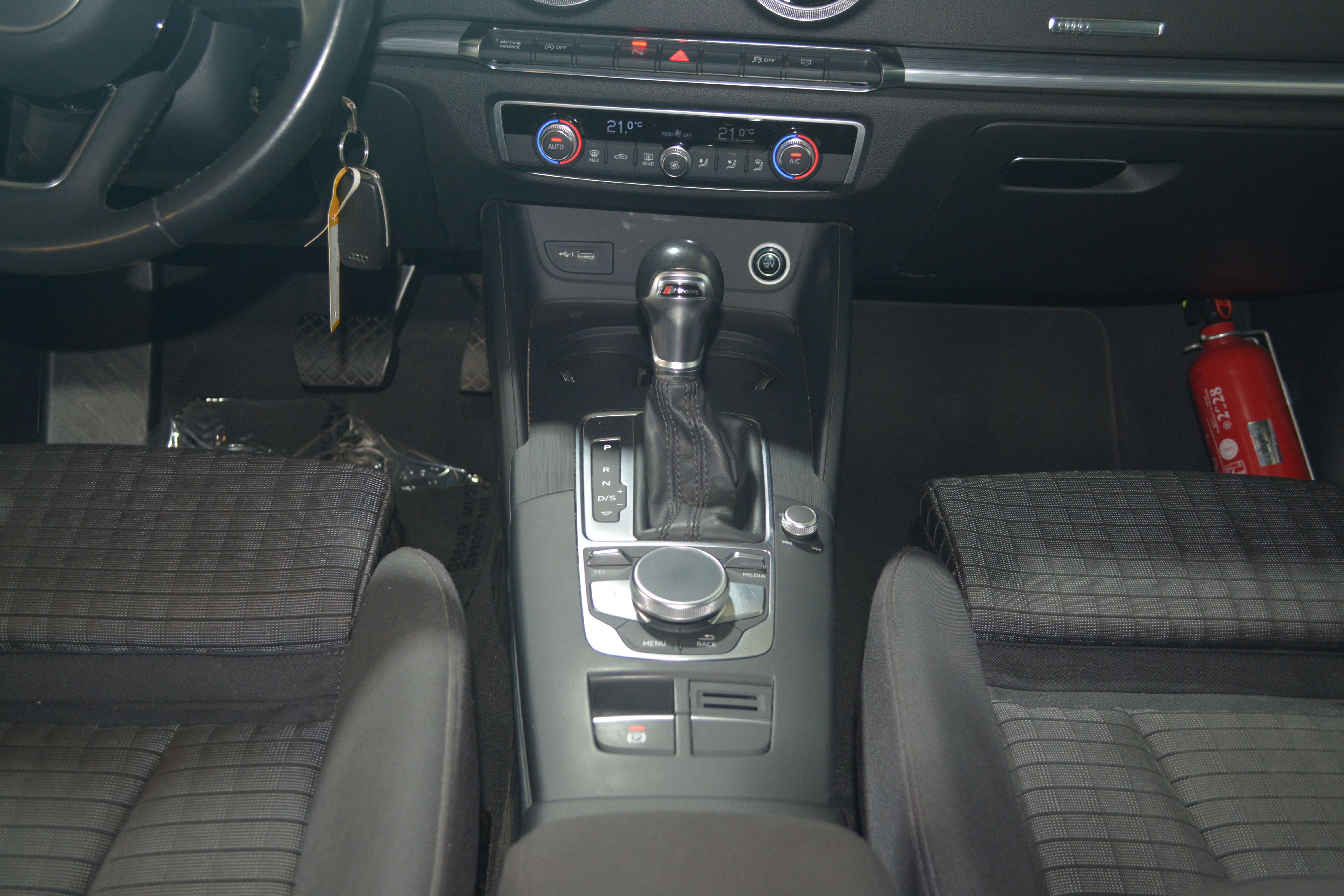 Audi A3 A3 1.0 TFSI S-LINE / S tronic / LIMOUSINE / NAVI