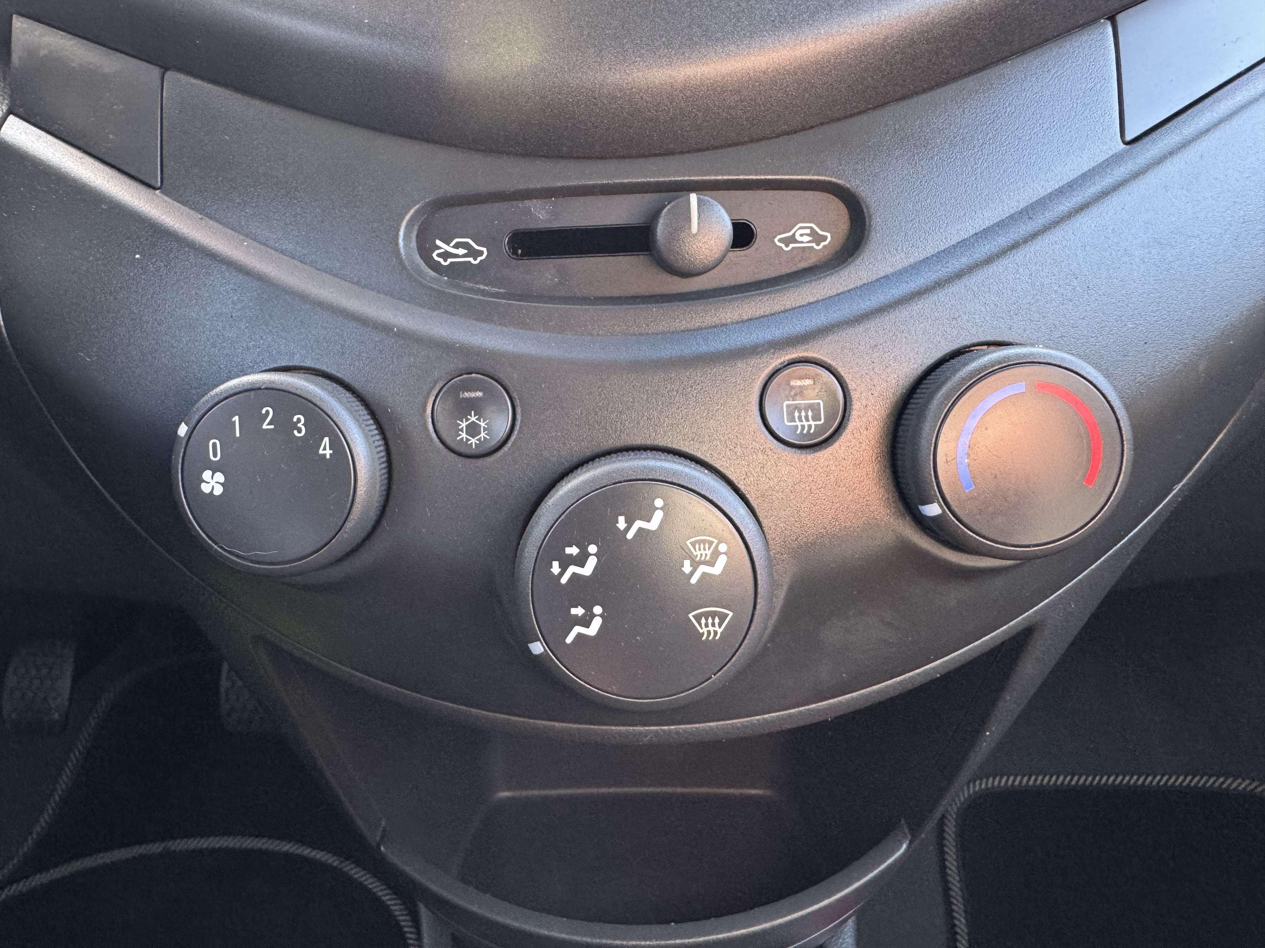 Chevrolet Spark 1.0i LS / GARANTIE / AIRCO / RADIO / USB / CD