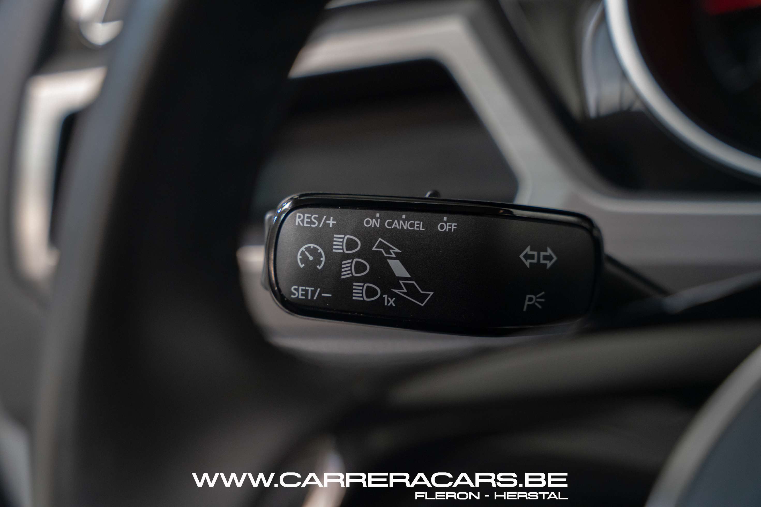 Volkswagen Touran 1.5 TSI Highline R-Line*|PDC*NAVI*CRUISE*ATTELAGE