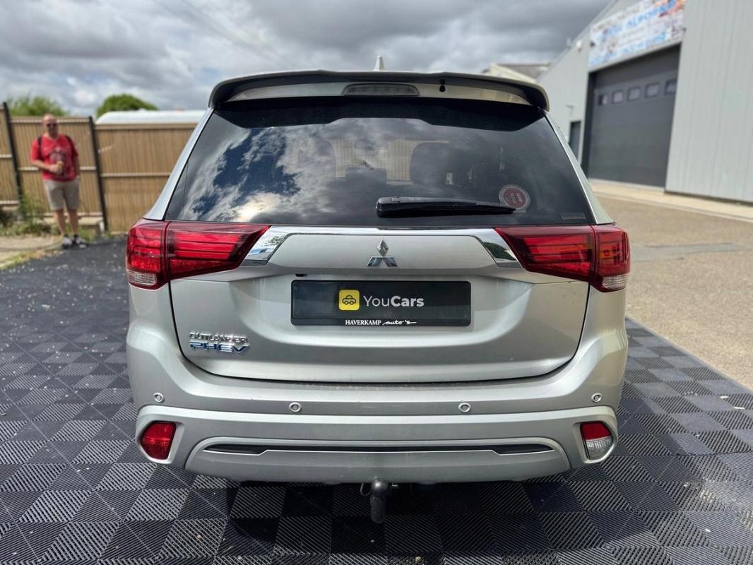 Mitsubishi Outlander PHEV 2.4l Twin Motor 225CH 4WD - ELIGIBLE TOUT CATÉGORIE UBER CUIR