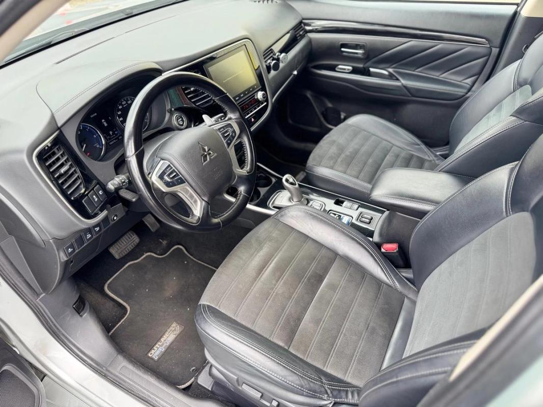 Mitsubishi Outlander PHEV 2.4l Twin Motor 225CH 4WD - ELIGIBLE TOUT CATÉGORIE UBER CUIR