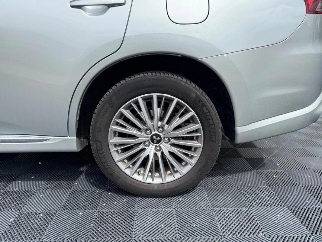 Mitsubishi Outlander PHEV 2.4l Twin Motor 225CH 4WD - ELIGIBLE TOUT CATÉGORIE UBER CUIR