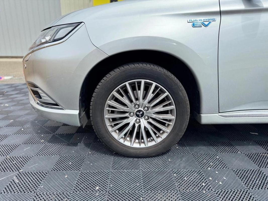 Mitsubishi Outlander PHEV 2.4l Twin Motor 225CH 4WD - ELIGIBLE TOUT CATÉGORIE UBER CUIR