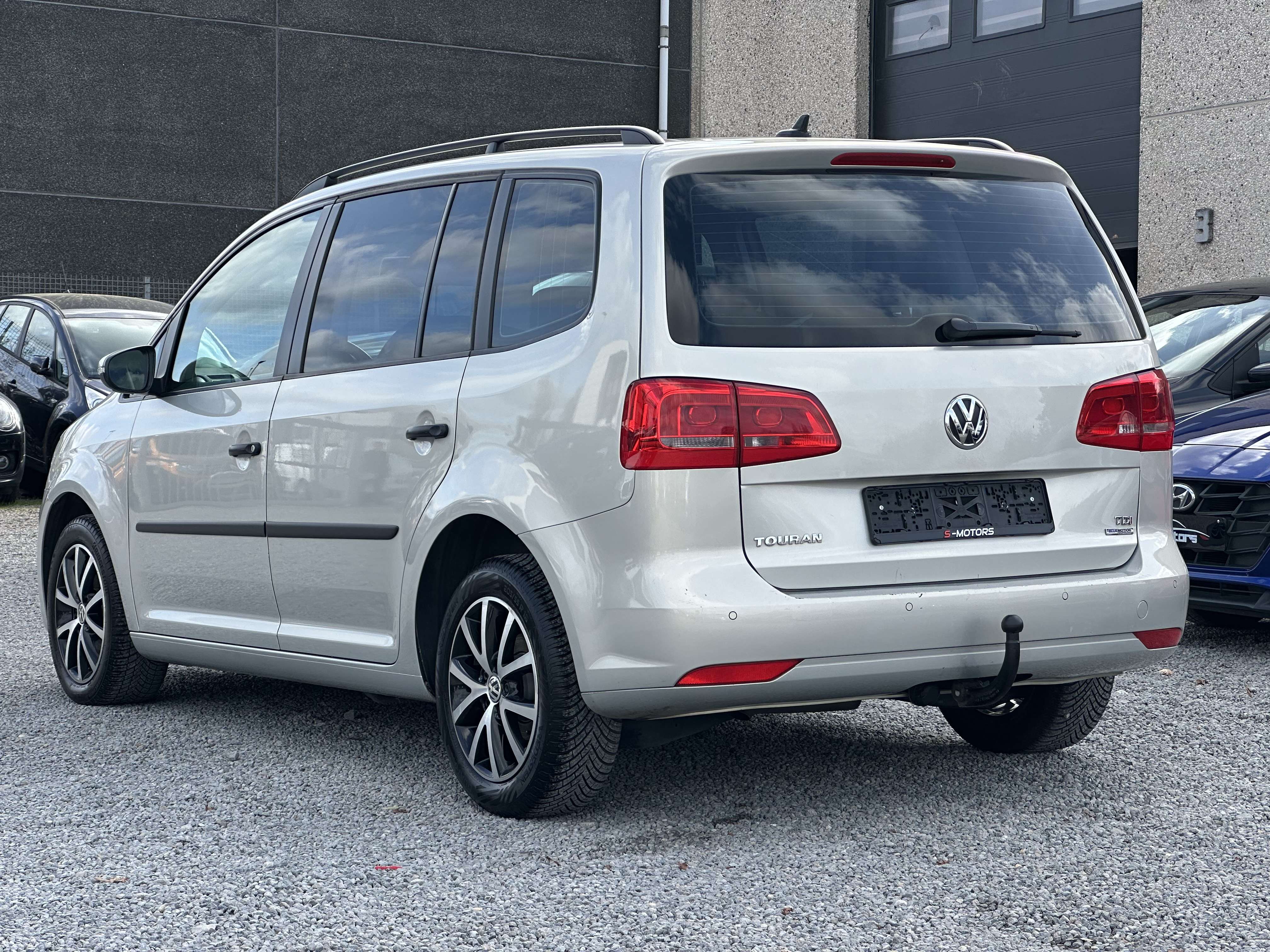 Volkswagen Touran 1.6 CR TDi • AUTOMATIQUE • TRES PROPRE