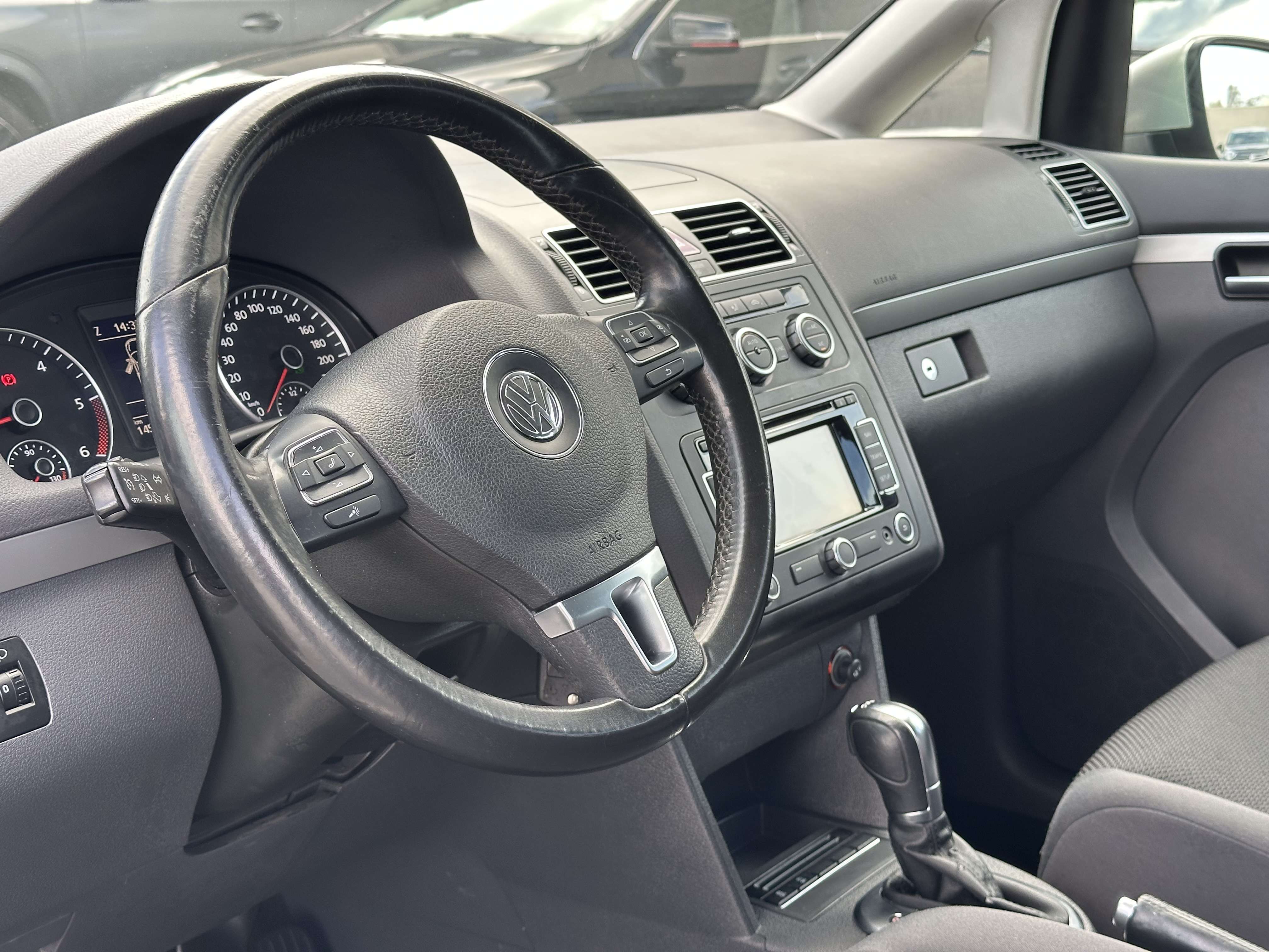 Volkswagen Touran 1.6 CR TDi • AUTOMATIQUE • TRES PROPRE