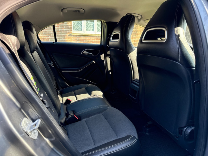 Mercedes-Benz CLASSE A 180 D BUSINESS EDITION * 101.000KM * 2017 * GARANTIE