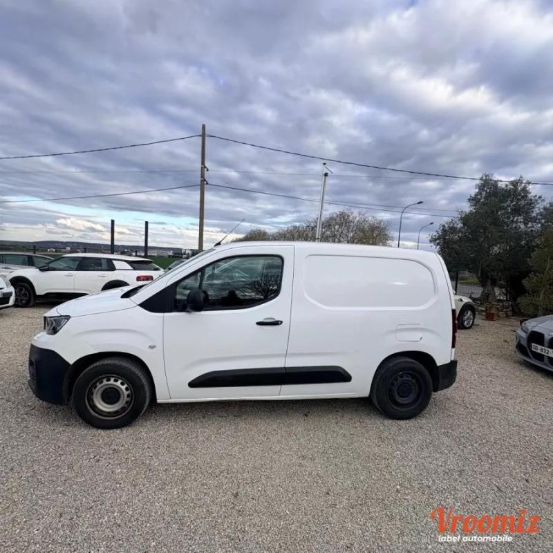 Peugeot Partner Vu FOURGON 1.5 BLUEHDI 100 Crédit possible sur 60 mois