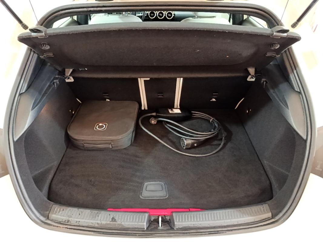 Mercedes-Benz Classe A IV Berline 250 e Business Line 8G-DCT