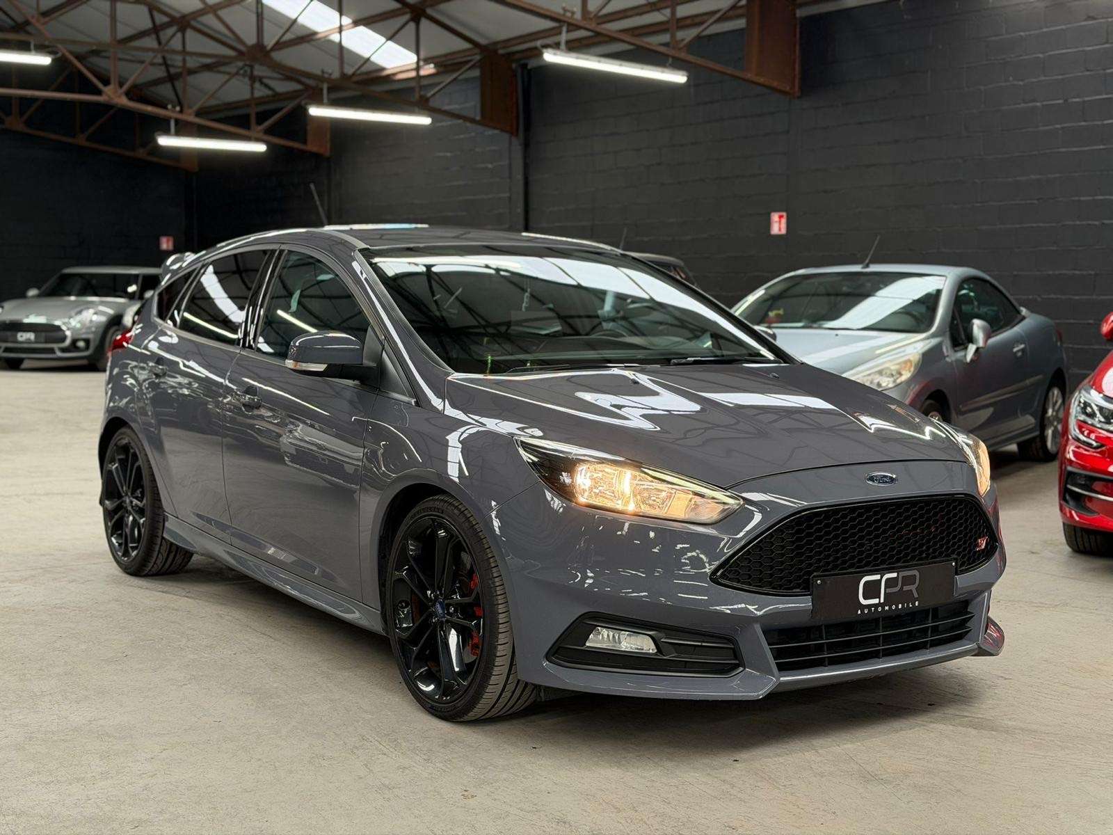 Ford Focus ST 2.0 i * UTILITAIRE * RECARO * SIEGE CH * GARANTIE