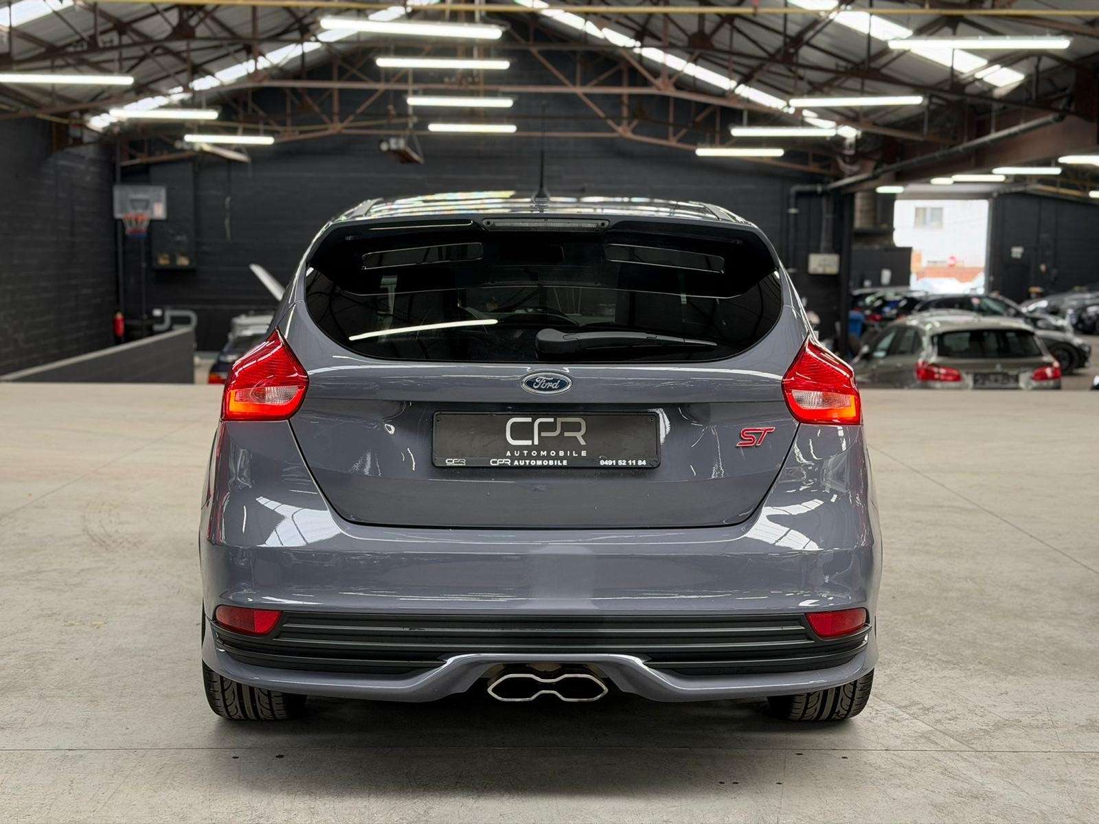 Ford Focus ST 2.0 i * UTILITAIRE * RECARO * SIEGE CH * GARANTIE