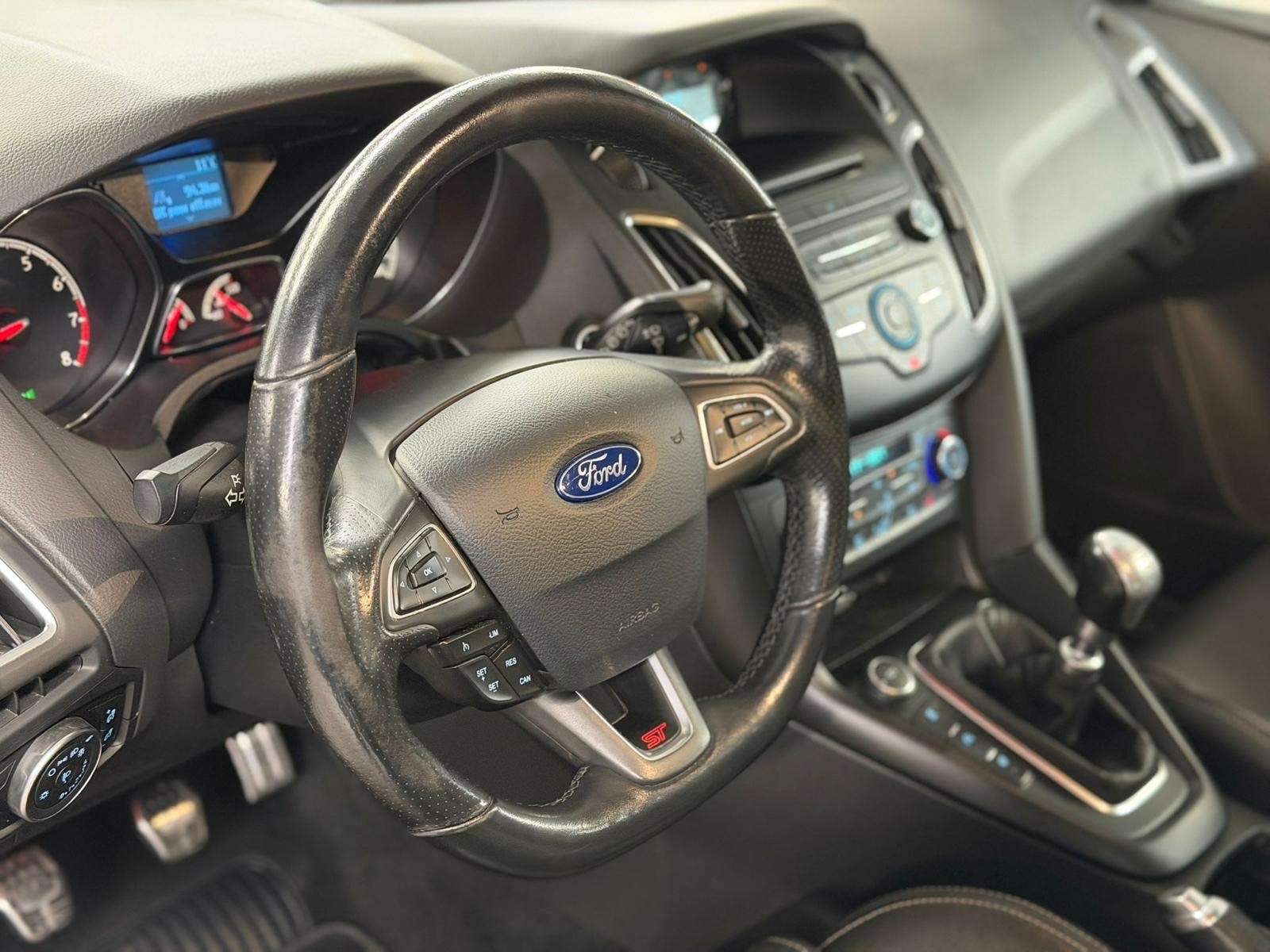 Ford Focus ST 2.0 i * UTILITAIRE * RECARO * SIEGE CH * GARANTIE