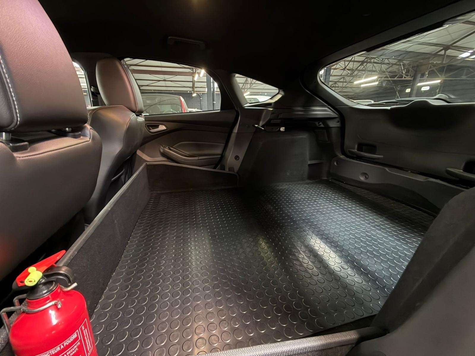 Ford Focus ST 2.0 i * UTILITAIRE * RECARO * SIEGE CH * GARANTIE