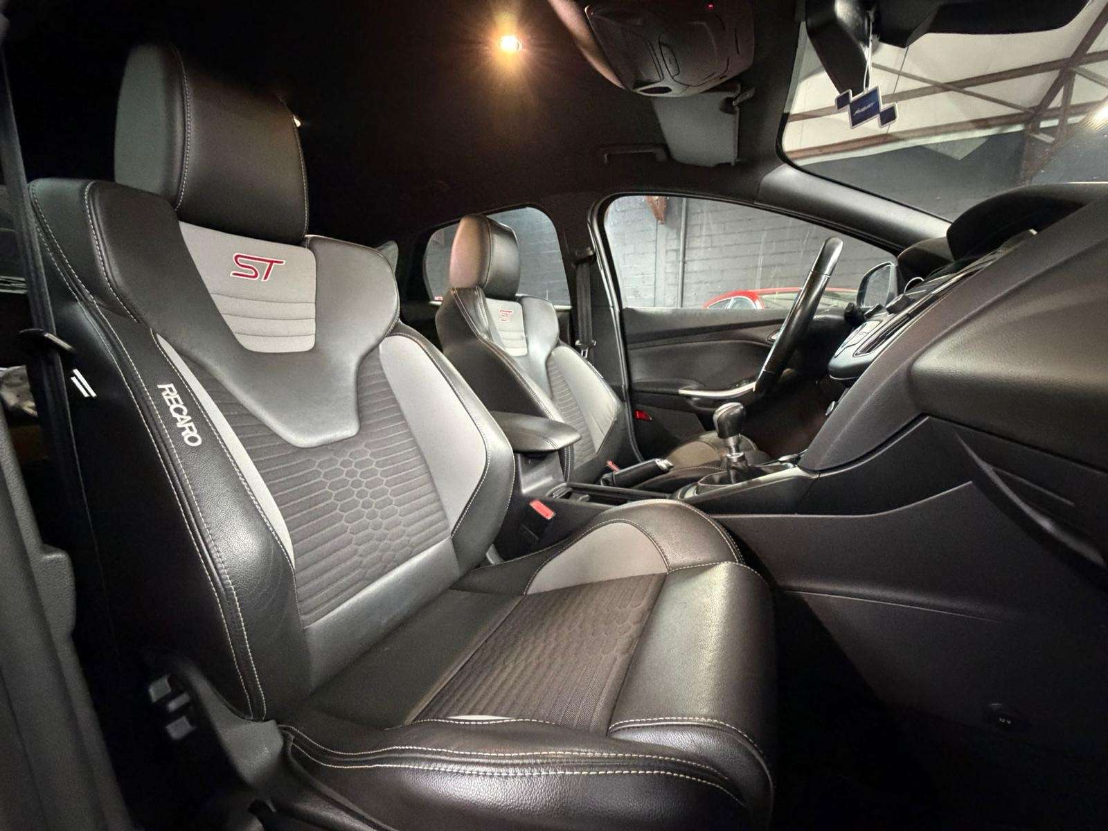 Ford Focus ST 2.0 i * UTILITAIRE * RECARO * SIEGE CH * GARANTIE