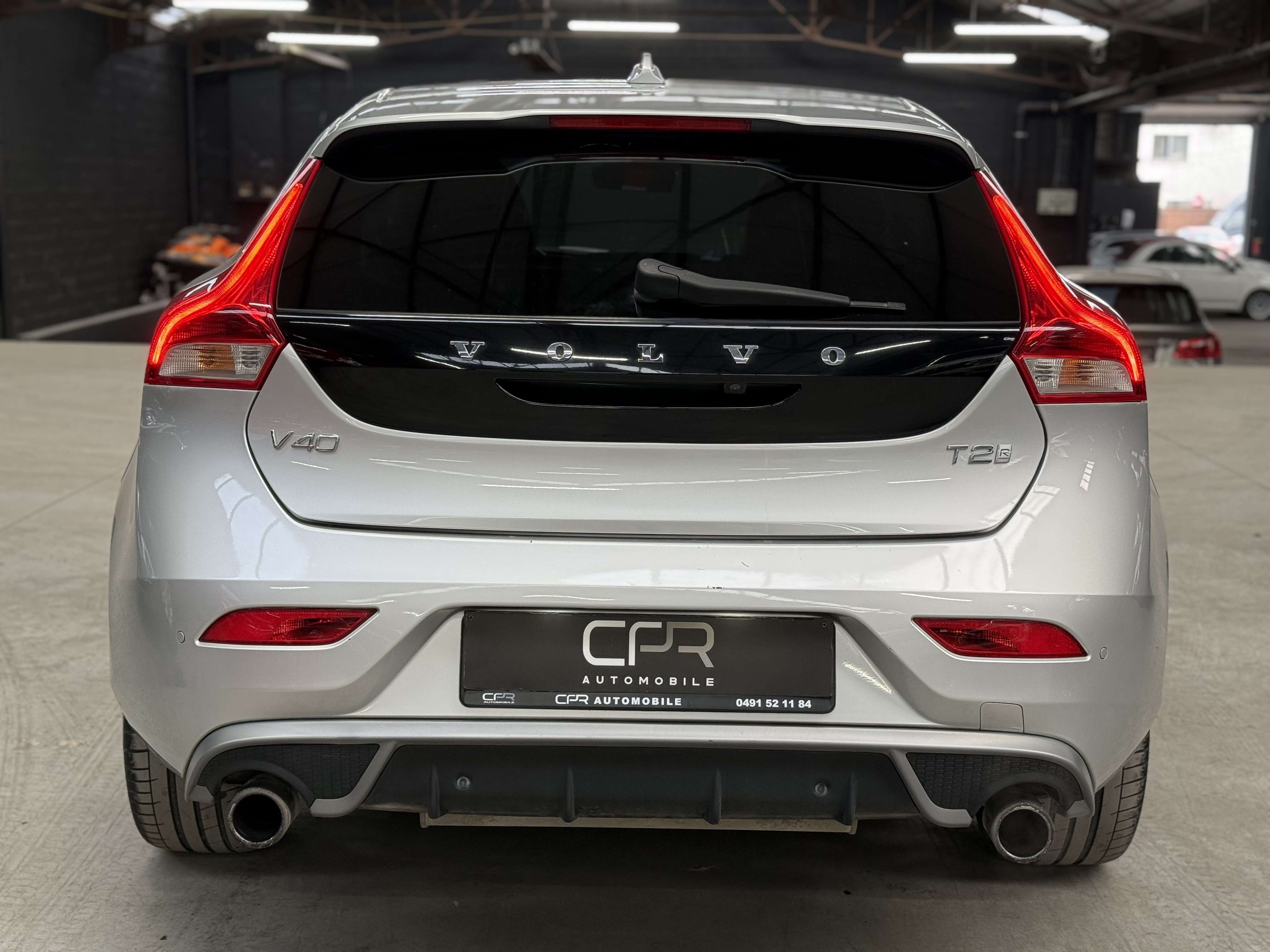 Volvo V40 2.0 T2 R-Design * 1ER PROP * LED * GPS * CAMERA