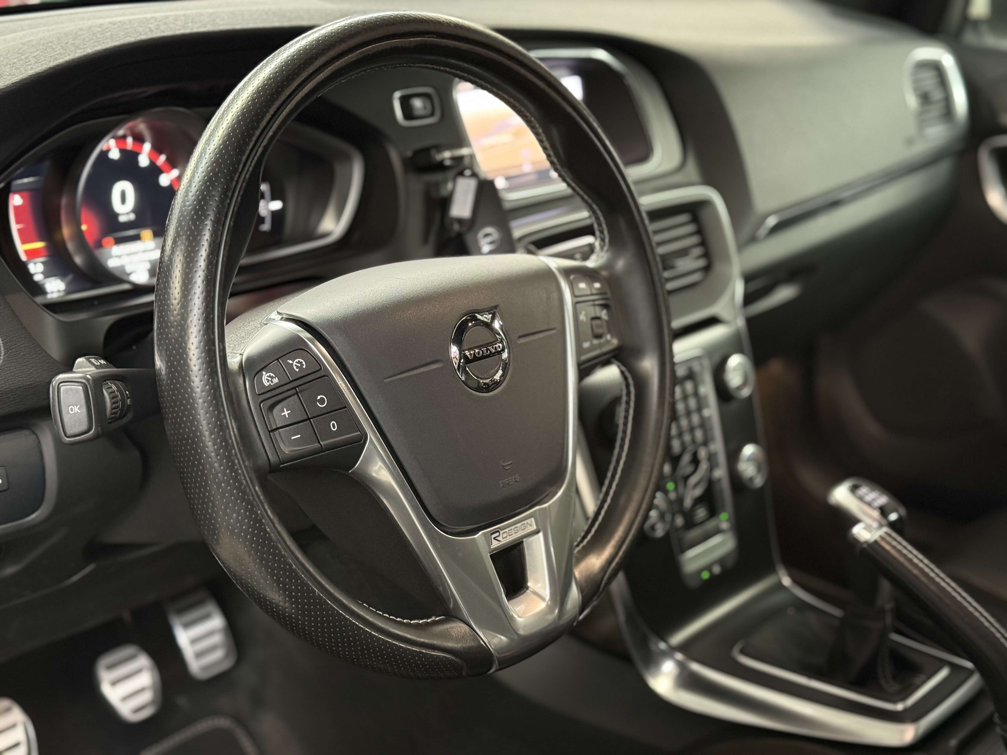 Volvo V40 2.0 T2 R-Design * 1ER PROP * LED * GPS * CAMERA