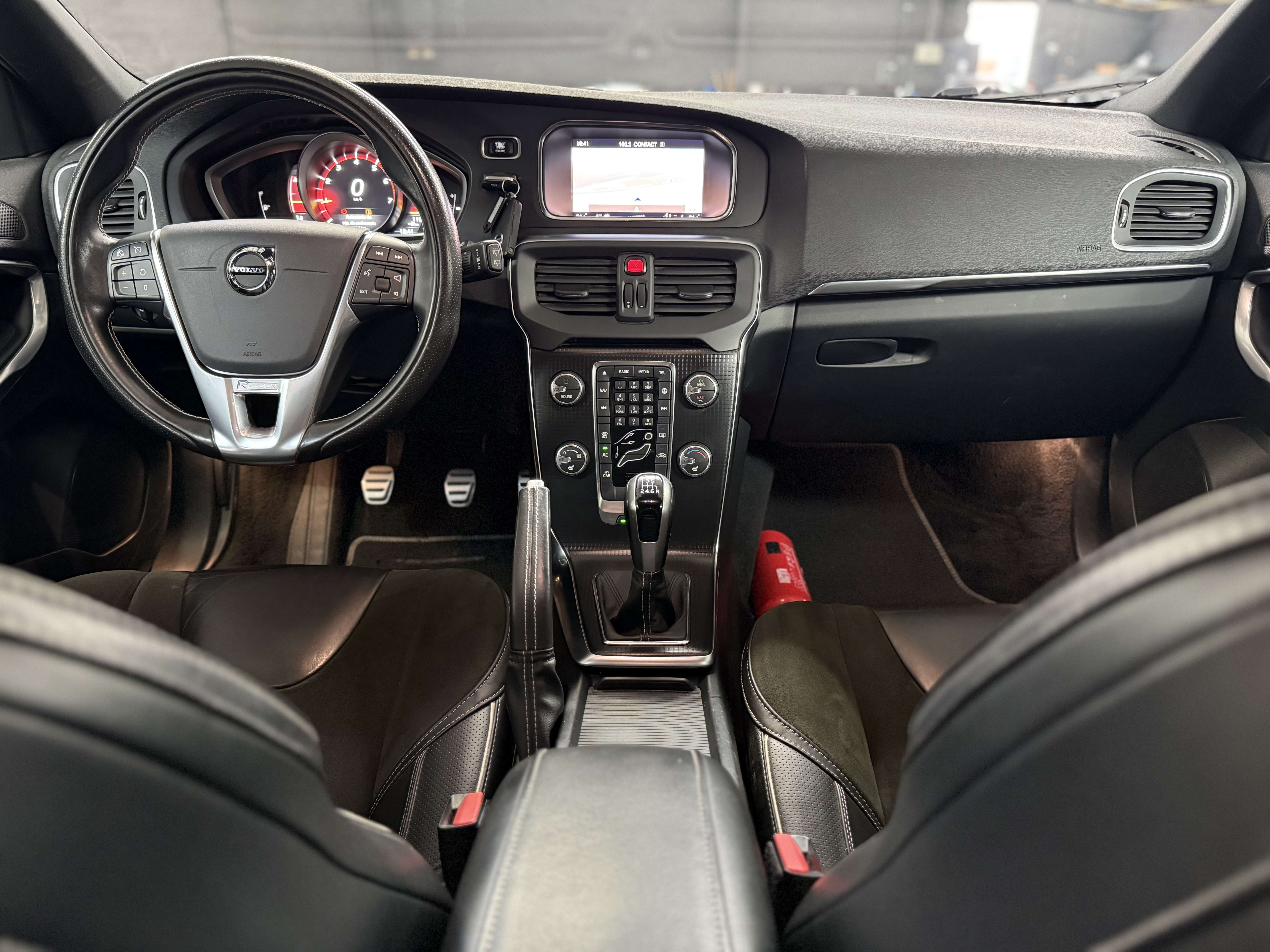 Volvo V40 2.0 T2 R-Design * 1ER PROP * LED * GPS * CAMERA