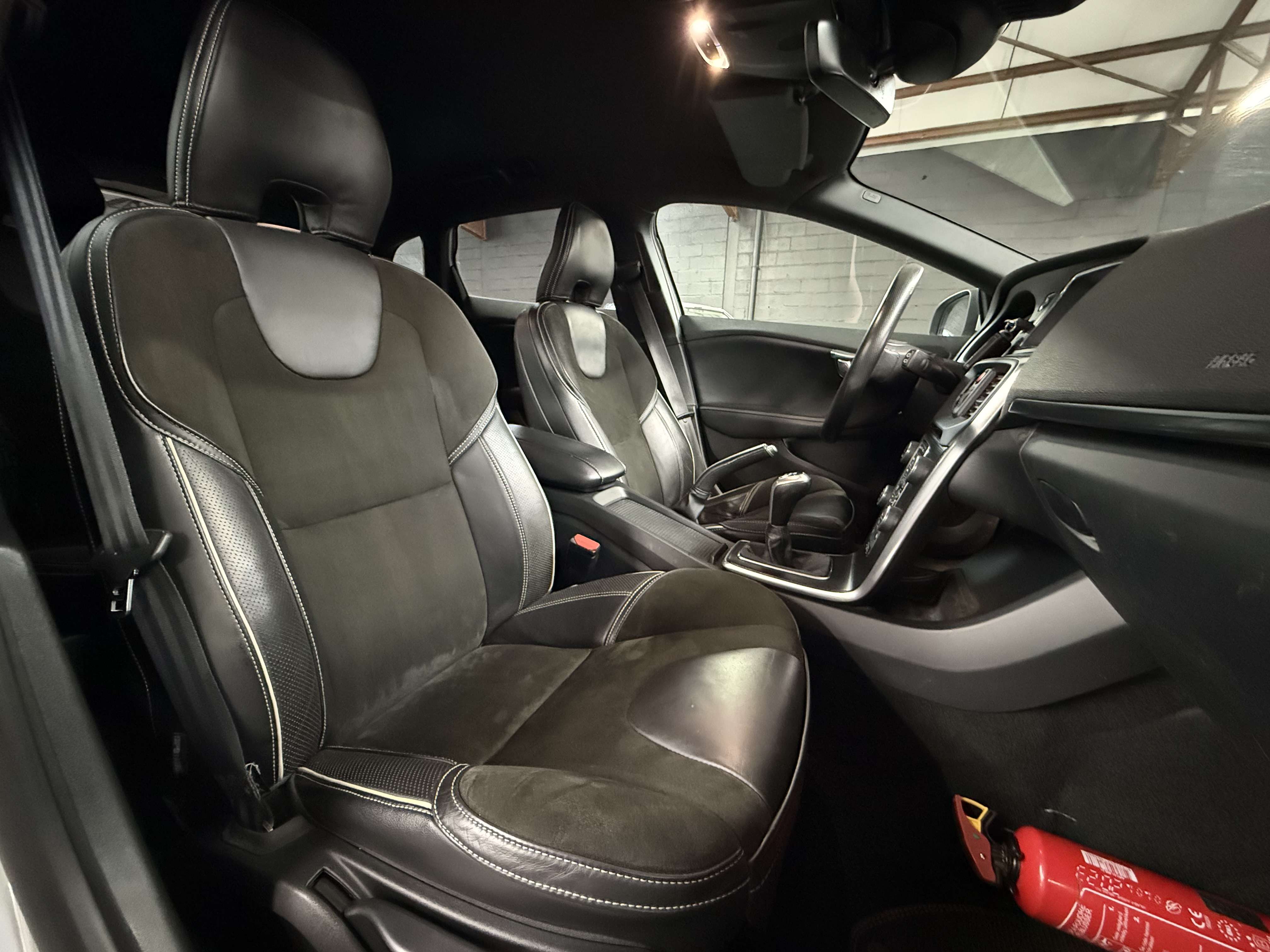 Volvo V40 2.0 T2 R-Design * 1ER PROP * LED * GPS * CAMERA