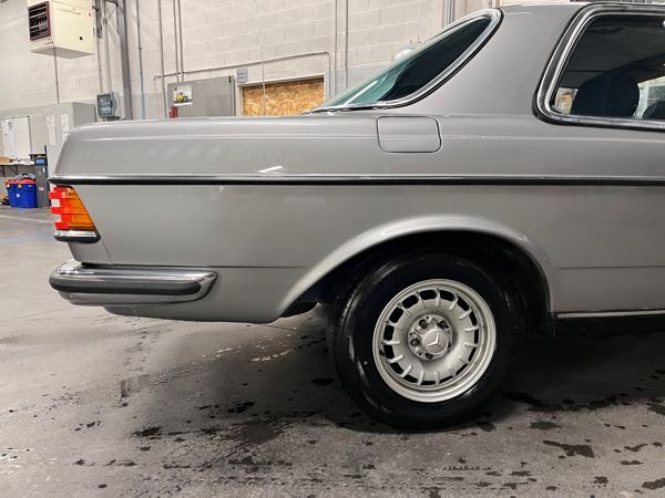Mercedes-Benz Classe E Mercedes 230 CE W123