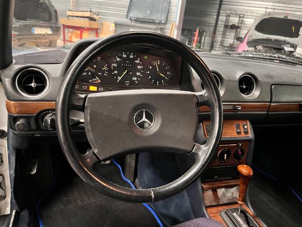 Mercedes-Benz Classe E Mercedes 230 CE W123