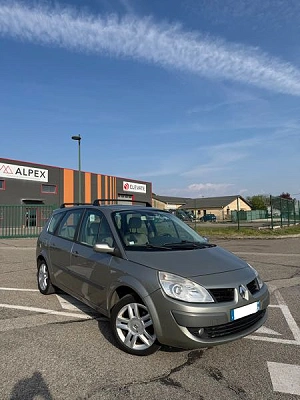 Renault Grand Scenic II (2) 1.9 DCI 130 FAP LATITUDE BVA 5PL